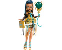 Mattel Monster High pop verjaardag Cleo De Nile met accessoires.