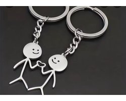 Akyol - koppel sleutelhanger - valentijn - vriendschap - Liefdes Cadeau-Romantisch-Cadeau voor je vrouw of vriendin - Mannen Cadeautjes – vrouwen cadeautjes –zilver kleurige sleutelhanger- liefdes sleutelhanger