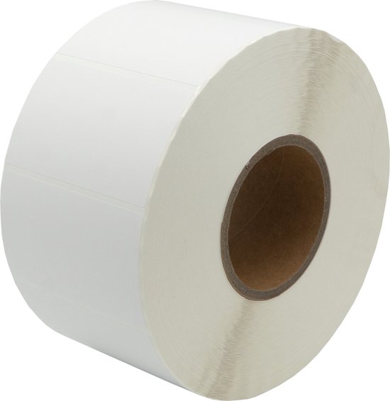 Een rol met witte, blanco etiketten, op de zijkant gezien met kartonnen kern.