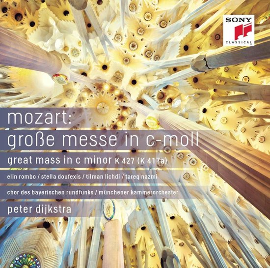 Hoes van de cd "Mozart: große messe in c-moll" met een foto van het plafond van de Sagrada Familia in Barcelona.