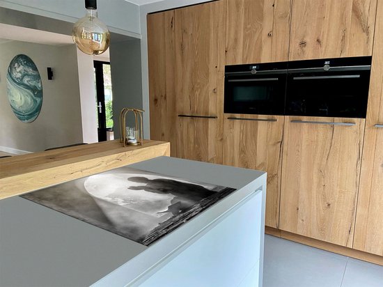 Chefcare Inductie Beschermer Biddende Man in een Oude Moskee - Zwart Wit - 78x78 cm - Afdekplaat Inductie - Kookplaat Beschermer - Inductie Mat