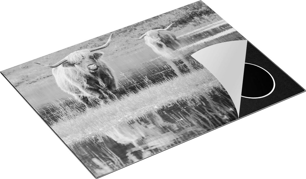 Chefcare Inductie Beschermer Twee Schotse Hooglanders in het Moeras - Zwart Wit - 71x52 cm - Afdekplaat Inductie - Kookplaat Beschermer - Inductie Mat