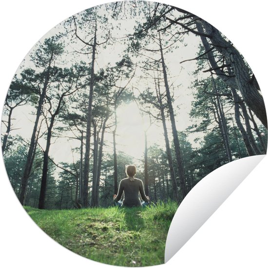 Tuincirkel Iemand doet yoga in het bos - 150x150 cm - Ronde Tuinposter - Buiten