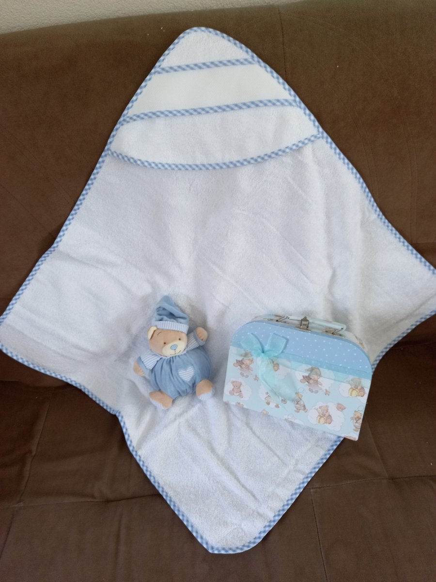 Goedkoopste Geschenkdoos blauw (badcape, beer en koffertje