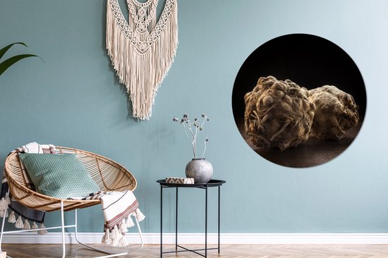 Céleri-rave sur une table avec un fond noir Assiette en plastique cercle mural ⌀ 90 cm - impression photo sur cercle mural / cercle vivant (décoration murale)