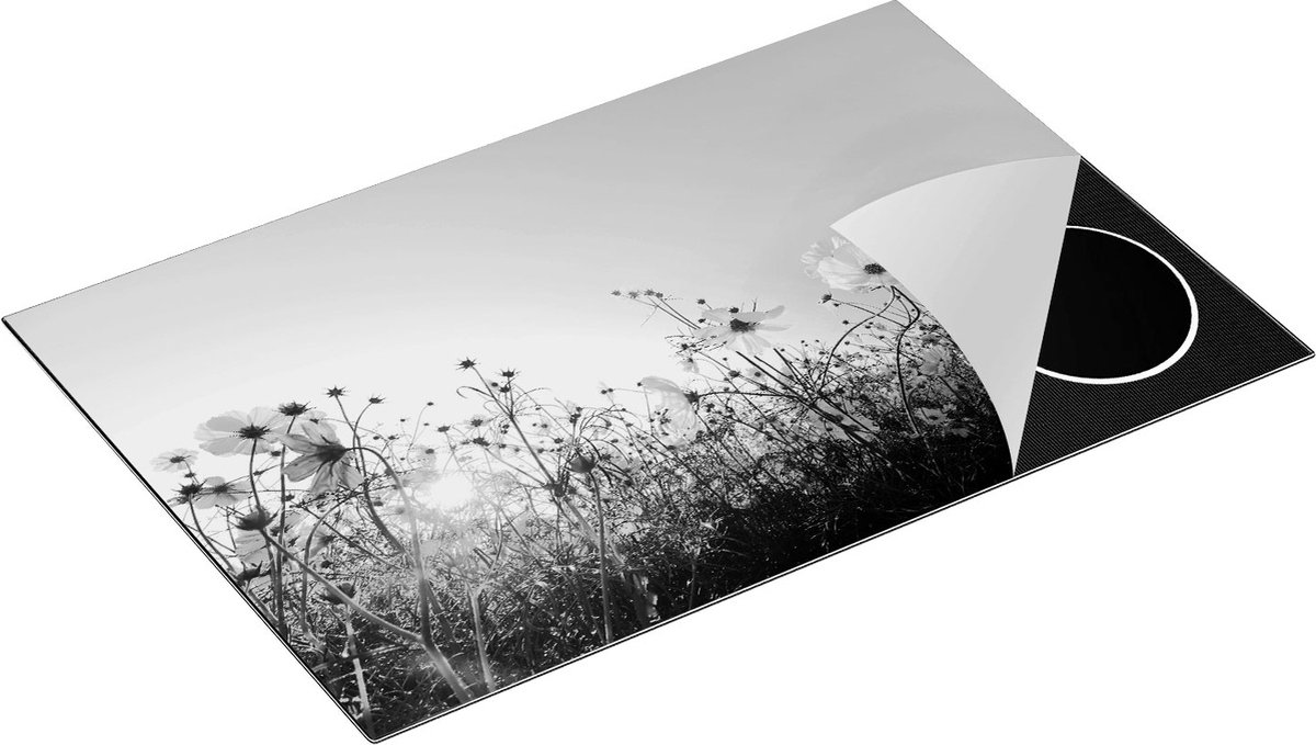 Chefcare Inductie Beschermer Kosmos Bloemenveld met een Opkomende Zon - Zwart Wit - 78x52 cm - Afdekplaat Inductie - Kookplaat Beschermer - Inductie Mat