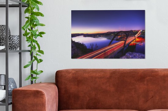Nombreux feux tricolores sur le Pennybacker Bridge sous un ciel violet à Austin Toile 90x60 cm - Tirage photo sur toile (Décoration murale salon / chambre)