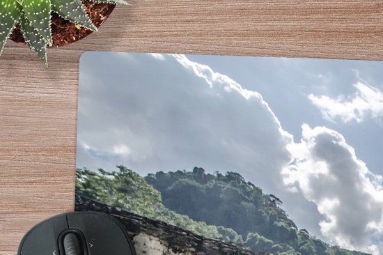 Muismat XXL 90x60 cm - Bureau onderlegger - Bureau mat Tussen de Maya-ruïnes in Palenque Mexico - Bureaumat - Gaming mousepad xl - Bureaulegger groot - Computer deskmat