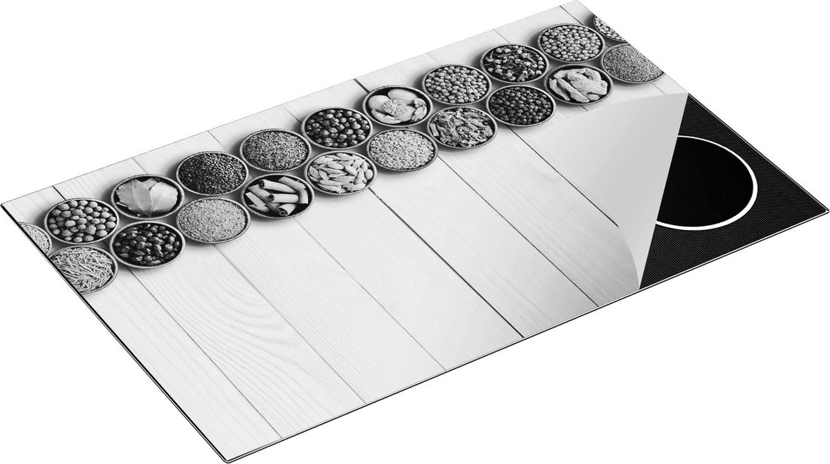 Chefcare Inductie Beschermer Kruidenbakjes op een Houten Tafel - Zwart Wit - 85x52 cm - Afdekplaat Inductie - Kookplaat Beschermer - Inductie Mat