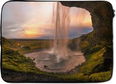 Laptophoes 14 inch 36x26 cm - Watervallen - Macbook & Laptop sleeve Waterval in IJsland - Laptop hoes met foto