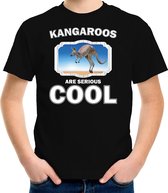 Dieren kangoeroes t-shirt zwart kinderen - kangaroos are serious cool shirt  jongens/ meisjes - cadeau shirt kangoeroe/ kangoeroes liefhebber S (122-128)