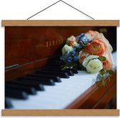 Schoolplaat – Rozenboeket op Piano - 40x30cm Foto op Textielposter (Wanddecoratie op Schoolplaat)