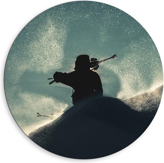 Dibond Wandcirkel - Man met Skistokken in de Sneeuw - 80x80cm Foto op Aluminium Wandcirkel (met ophangsysteem)