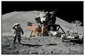 Astronaut salutes beside U.S. flag (maanlanding) - Foto op Akoestisch paneel - 150 x 100 cm