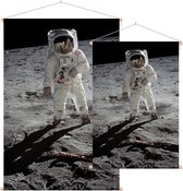 Buzz Aldrin walks on the moon (maanlanding) - Foto op Textielposter - 60 x 90 cm