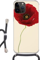 Geschikt voorApple Iphone 14 Pro Max - Crossbody Case - Close-up van een rode klaproos - Siliconen - Crossbody - Backcover met Koord - Telefoonhoesje met koord - Hoesje met touw