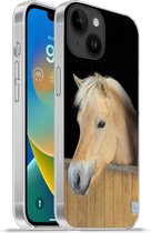 Apple iPhone 14 - Softcase hoesje - Fjord paard in een houten stal - Siliconen Telefoonhoesje