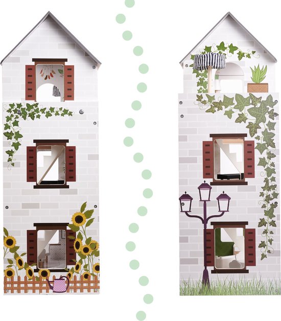 Buitenkant van een poppenhuis: twee identieke gevels met witte stenen, planten, ramen en decoratie.