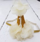 Glitter puntmutsje met bloemenrand voor een 1e verjaardag ivoor - cakesmash - 1e verjaardag - hoedje - feestmuts