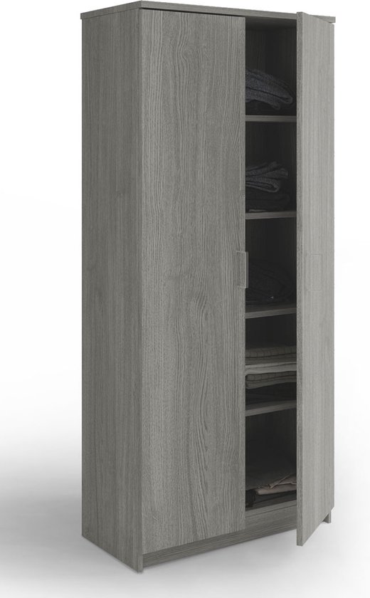 Grijze kledingkast met twee deuren en vier open legplanken, met kleding.