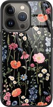 Leuke Telefoonhoesjes - Hoesje geschikt voor iPhone 13 Pro - Backcover zwart - Bloemen - Multi