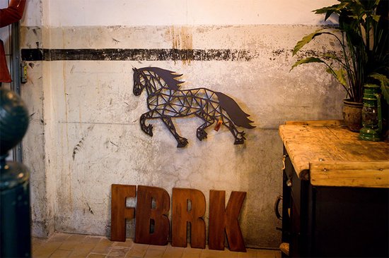 FBRK. Cheval de Trot Géométrique - Wood
