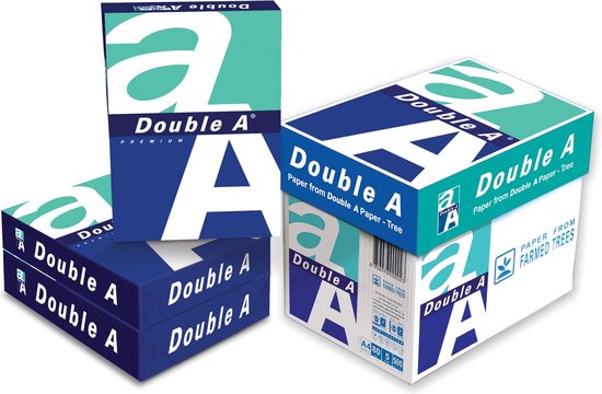 Vier opgestapelde pakken Double A papier en een open doos met aan de zijkanten het Double A logo.