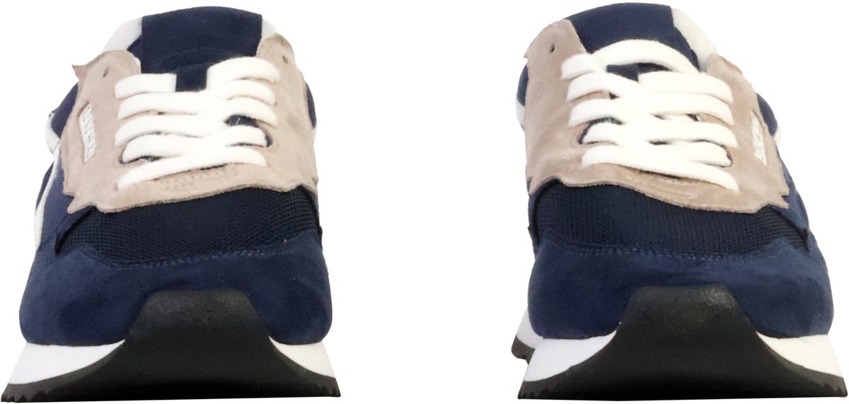 Sneakers met veters