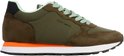 Groene sneaker met mintgroene veters en een oranje accent op de witte zool. Teddy Smith logo op de zijkant.
