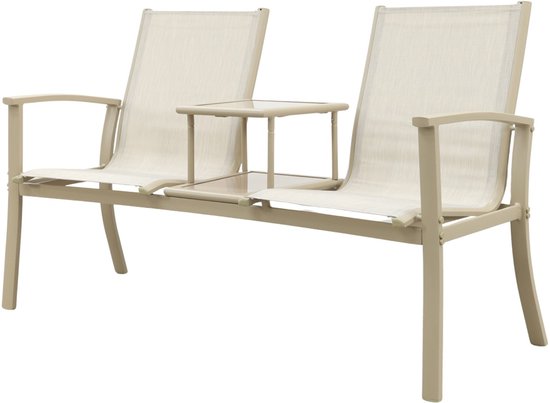 Beige aluminium tuinbank met tafelblad en stoffen zittingen, geïsoleerd op witte achtergrond.