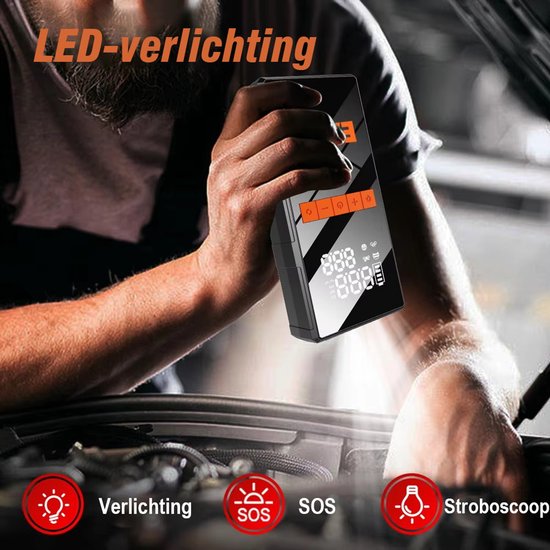 Man houdt zwarte EAFC startbooster vast met LED-verlichting, SOS en stroboscoop functies.