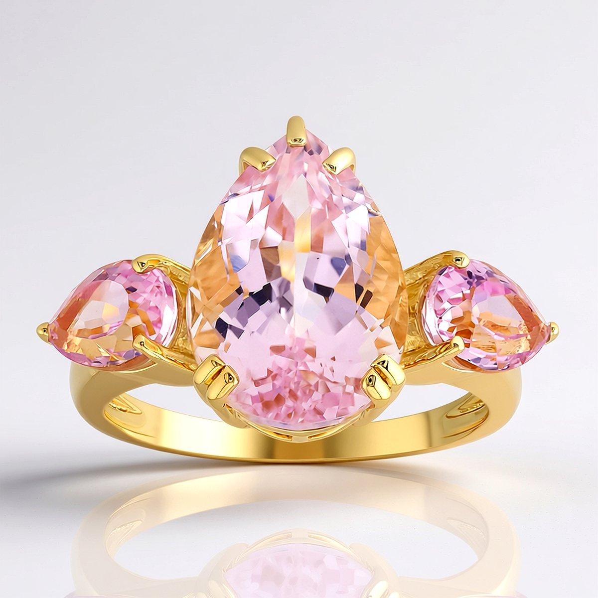 Cavill - Handgemaakte Zilveren Ring - 925 Sterling Zilver Verguld - Peervormige Roze Kunziet 7,12 ct & 2 Kleine Edelstenen - Luxe Elegante Damesring