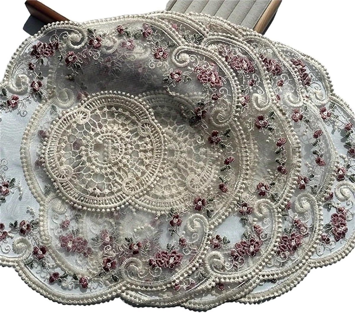 Tafeldecoratie Placemats - Decoratieve matten - Elegante maaltijd - Geborduurd kant design - 4 stuks - Vintage Europees