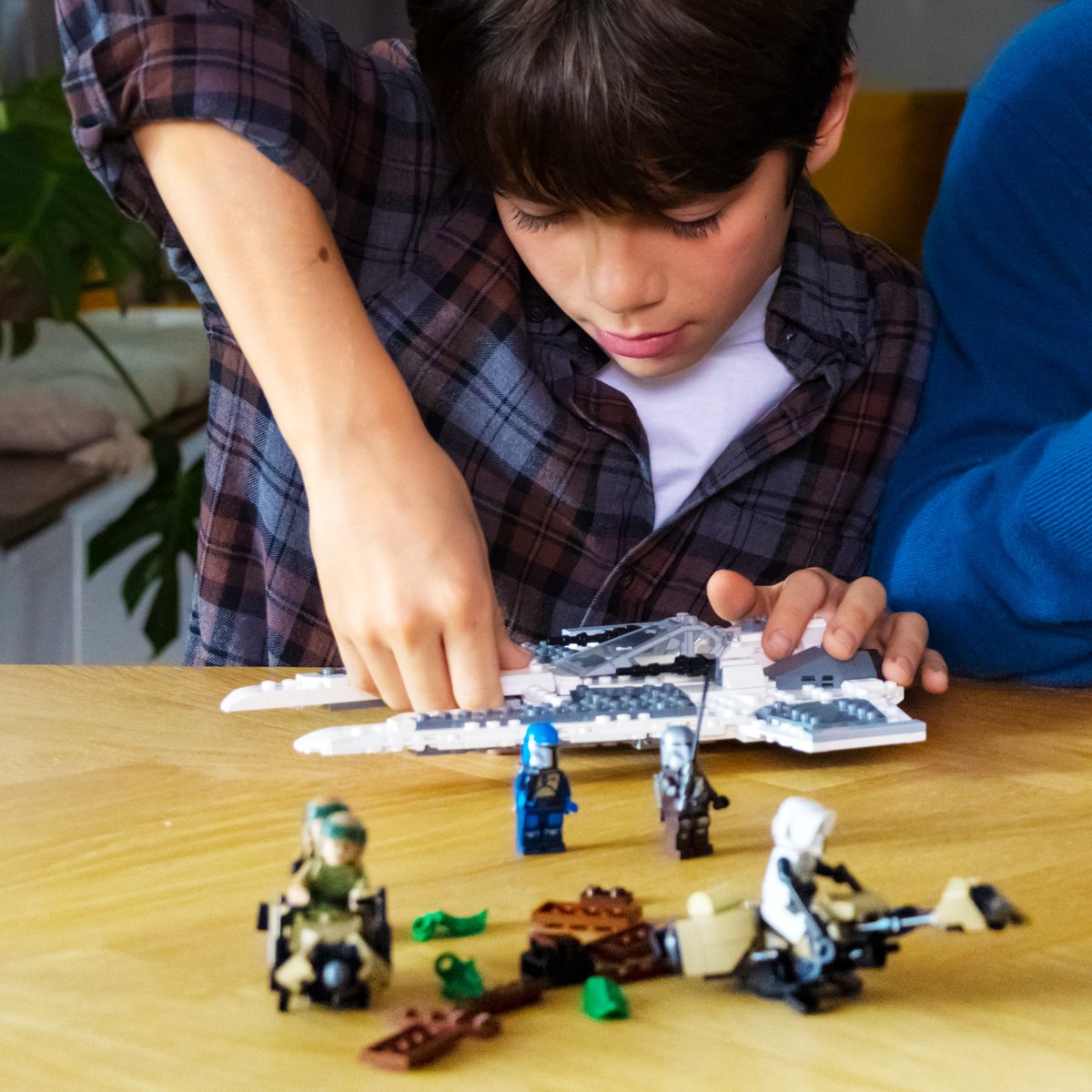 LEGO Star Wars Mandalorian Fang Fighter vs. TIE Interceptor Set - 75348 — afbeelding 22