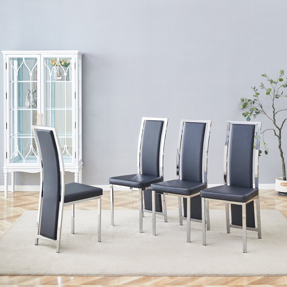 [Set van 4] Minimalistische Europese eetkamerstoelen met zilverkleurige afwerking. Zwart PU-leer + zilverkleurig metalen frame, 109 cm hoog, geschikt voor diverse toepassingen zoals eetkamers, kantoren, etc.