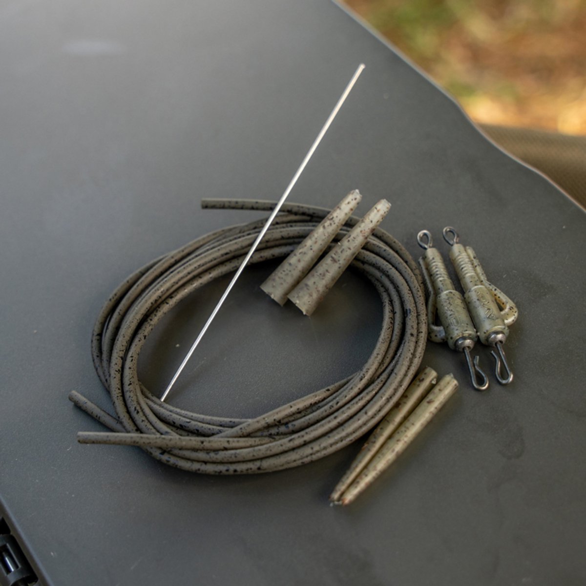 Avid Carp Outline Lead Clip Tungsten Tubing Kit – Complete Tungsten Lead Clip Set-up voor 2 Hengels