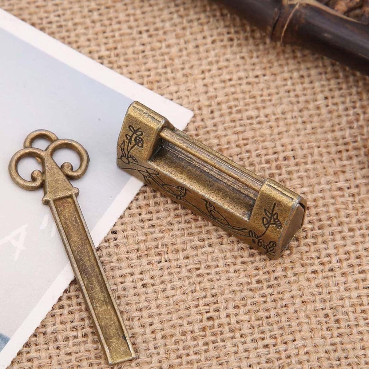 Chinese Vintage Mini Antieke Retro Stijl Meubel Lade Koffer Hangslot met Sleutel - Bruin en Goud