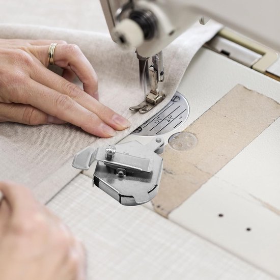Verbeterde Magnetische Naadgeleider voor Naaimachine, Multifunctionele Accessoire voor Precisie en Efficiëntie bij het Naaien van Merkloos — afbeelding 4
