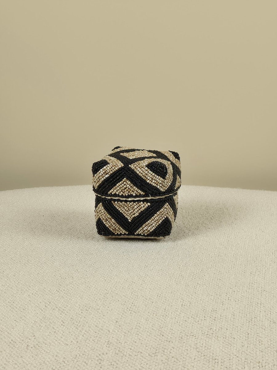 Blitzdeco - Offermandje - Rose - Handgemaakt kralenpatroon - Zwart beige - Bamboe basis