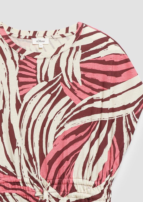 Damesjurk met wijde mouwen, ceintuur in de taille en een abstracte print in bruin, roze en off-white.