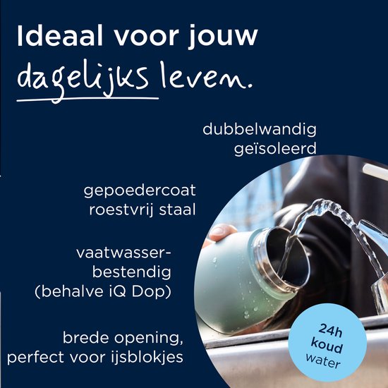 Roestvrijstalen fles met poedercoating, dubbelwandig geïsoleerd, wordt gevuld met water uit een kraan. "24 uur koud water" staat in een blauwe cirkel.