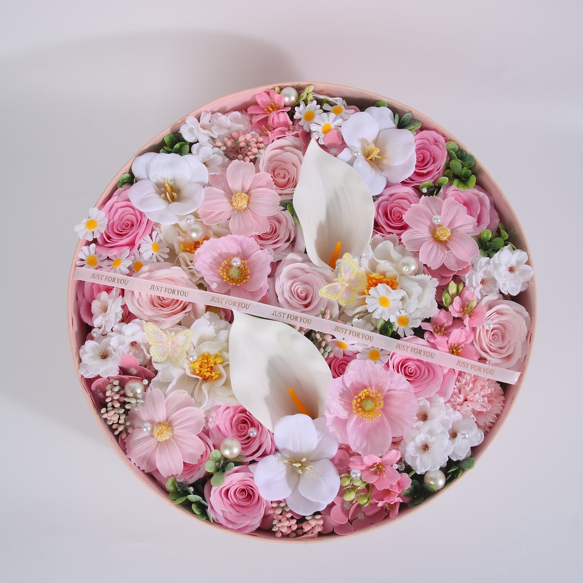 Kunstbloemen in Luxe Bloemenbox – Roze Kunstrozen & Zijdebloemen Arrangement – Nepbloemen Cadeaubox met Transparant Deksel - LA ROSELLE AMSTERDAM