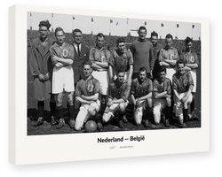 Voetbal Nederland België 1927 Canvas Schilderij 30x20 cm - Zwart Wit Vintage Sport Wanddecoratie Canvas op Frame - Retro Voetbalelftal Amsterdam