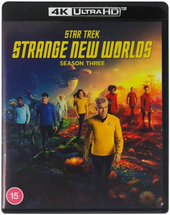 Star Trek Strange New Worlds Seizoen Drie 4K Ultra HD Blu-ray hoes. Cast in Starfleet uniformen op een buitenaardse planeet.