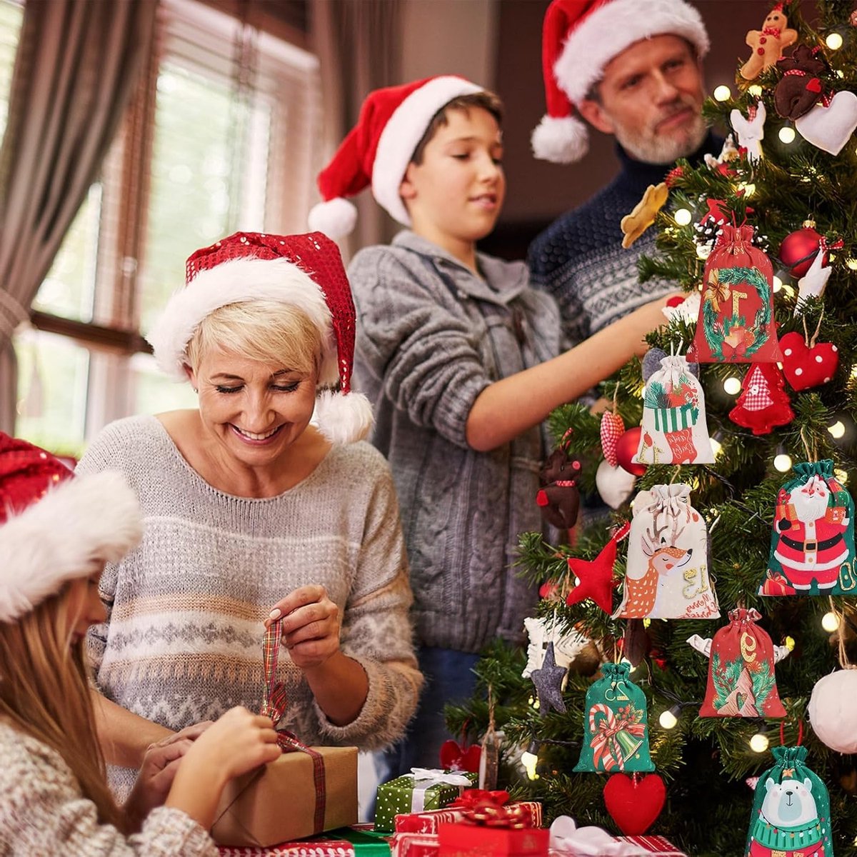 Vul je eigen Adventskalender 2025 - 24 Stuks Stoffen Zakjes voor Kerst, Inclusief Houten Klemmen en Touw voor Snoep, Chocolade en Kleine Cadeaus – foto 4
