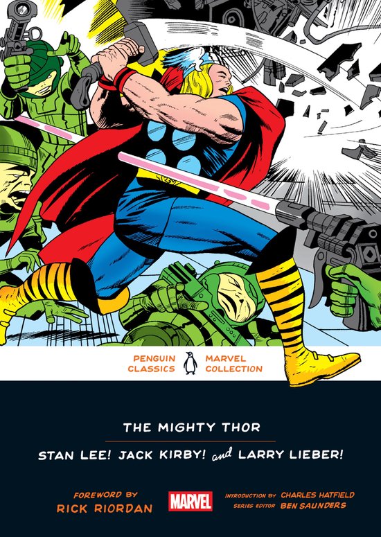 De cover van 'The Mighty Thor' uit de Penguin Classics Marvel Collection, met Thor die vecht tegen soldaten.