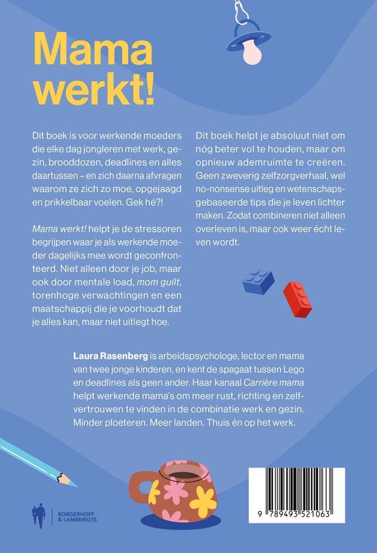 Boekomslag met de titel 'Mama werkt!' in grote gele letters. Tekst legt uit dat het boek gaat over werkende moeders. Ernaast een illustratie van speelgoedblokjes en een mok met bloemen.