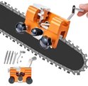 Oranje kettingslijper met zwarte knoppen op een kettingzaagketting. Inclusief accessoires.