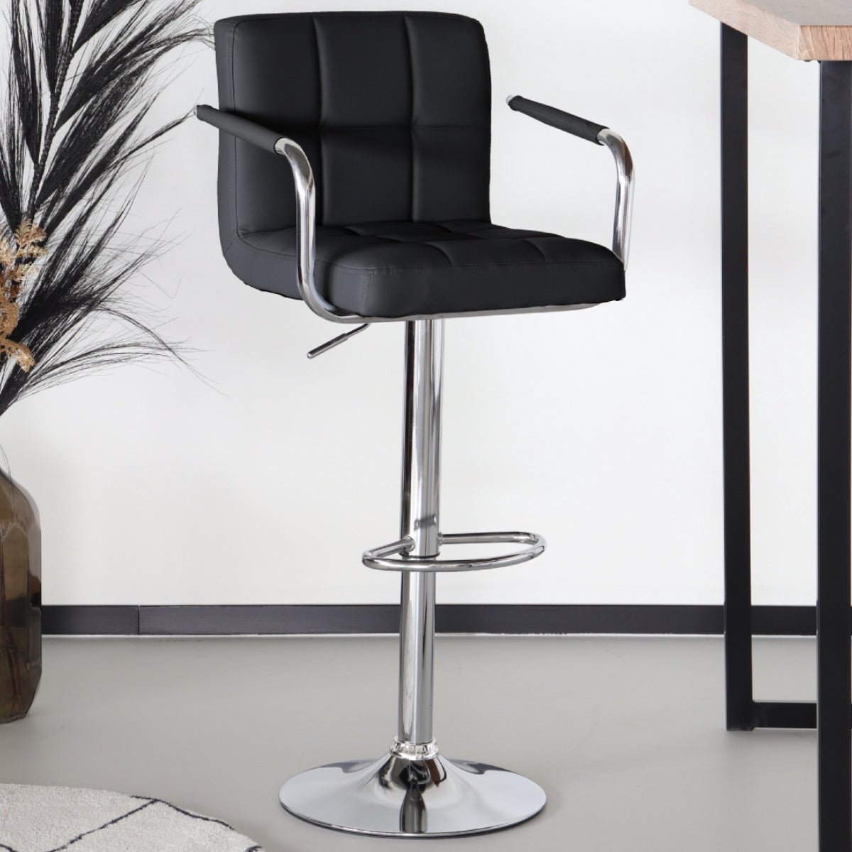 Lizzely Garden & Living SET DEAL: 2 stuks Barkruk Anel met armleuning: zwart leder barstoel in hoogte verstelbaar