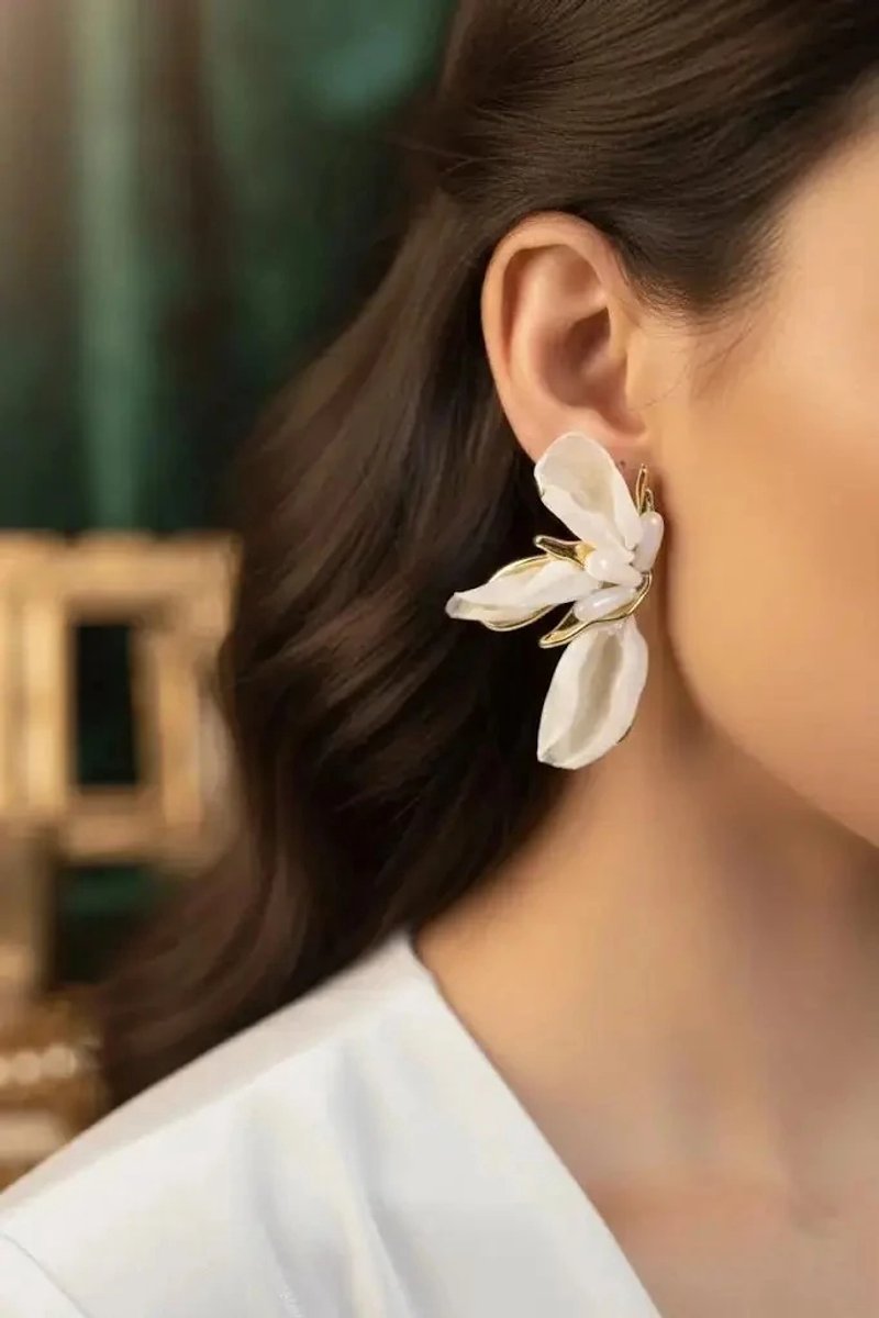 Dorvina Lotus Model Wit Kleur Tullu Dames Oorbellen Verkleurt Niet | Stijlvol en Duurzaam Sieraad